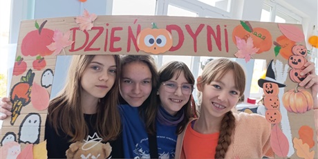 Powiększ grafikę: dzien-dyni-w-sp3-572109.jpg