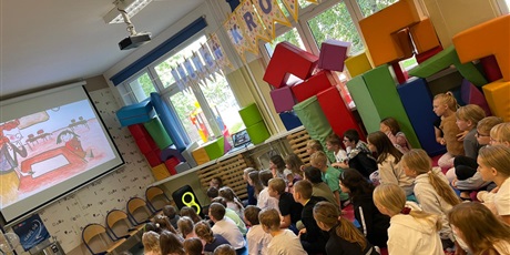 Powiększ grafikę: dzien-kropki-w-sp3-637955.jpg
