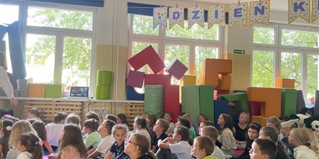 Powiększ grafikę: dzien-kropki-w-sp3-637958.jpg
