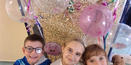 Powiększ grafikę: dzien-kropki-w-sp3-637964.jpg