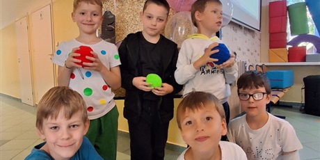 Powiększ grafikę: dzien-kropki-w-sp3-637966.jpg