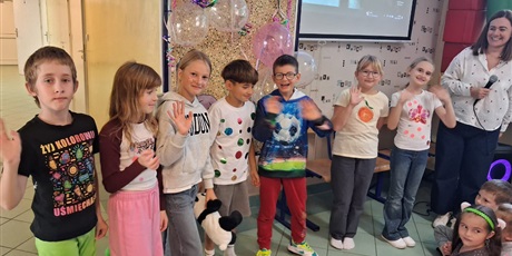 Powiększ grafikę: dzien-kropki-w-sp3-637980.jpg