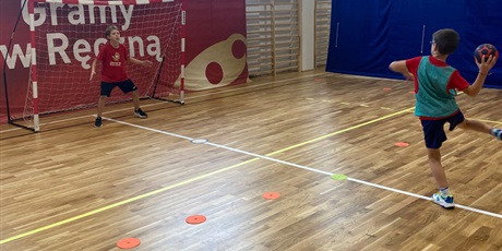 Powiększ grafikę: gramy-w-reczna-659153.jpg