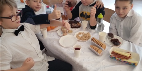 Powiększ grafikę: swiateczne-spotkania-w-2a-667616.jpg