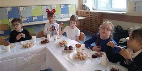 Powiększ grafikę: swiateczne-spotkania-w-2a-667619.jpg