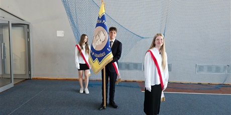 Powiększ grafikę: uroczyste-zakonczenie-roku-szkolnego-2025-2026-klas-1-3-706909.jpg