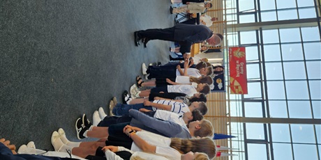 Powiększ grafikę: uroczyste-zakonczenie-roku-szkolnego-2025-2026-klas-1-3-706923.jpg
