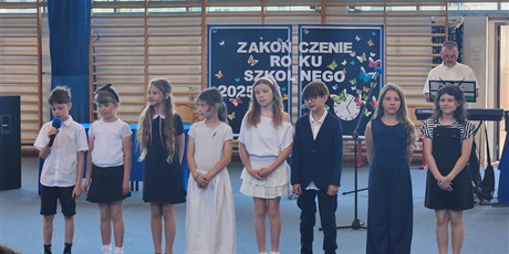 Powiększ grafikę: uroczyste-zakonczenie-roku-szkolnego-2025-2026-klas-1-3-706933.jpg