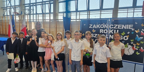 Powiększ grafikę: uroczyste-zakonczenie-roku-szkolnego-2025-2026-klas-1-3-706941.jpg