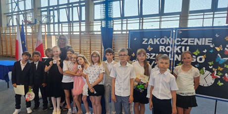 Powiększ grafikę: uroczyste-zakonczenie-roku-szkolnego-2025-2026-klas-1-3-706942.jpg