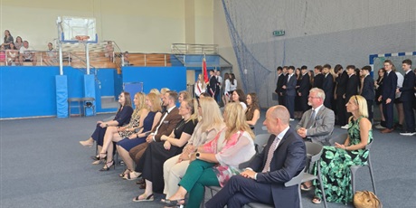 Powiększ grafikę: uroczyste-zakonczenie-roku-szkolnego-2025-2026-klas-4-8-707166.jpg