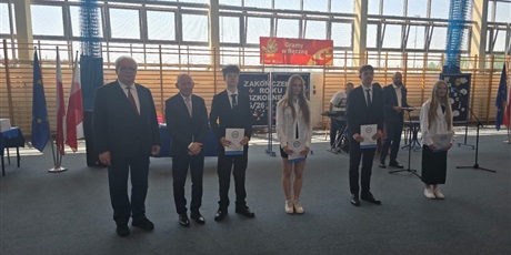 Powiększ grafikę: uroczyste-zakonczenie-roku-szkolnego-2025-2026-klas-4-8-707175.jpg