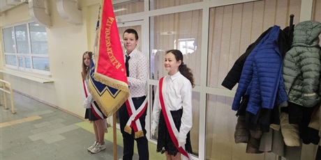 Powiększ grafikę: uroczystosc-pasowania-uczniow-klasy-1-643156.jpg