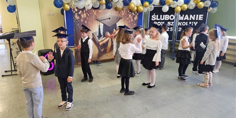 Powiększ grafikę: uroczystosc-pasowania-uczniow-klasy-1-643168.jpg