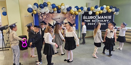 Powiększ grafikę: uroczystosc-pasowania-uczniow-klasy-1-643170.jpg