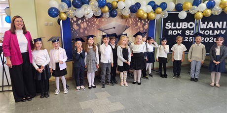 Powiększ grafikę: uroczystosc-pasowania-uczniow-klasy-1-643171.jpg