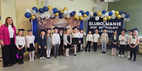 Powiększ grafikę: uroczystosc-pasowania-uczniow-klasy-1-643172.jpg