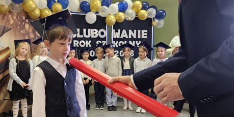 Powiększ grafikę: uroczystosc-pasowania-uczniow-klasy-1-643197.jpg