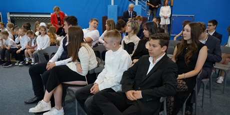 Powiększ grafikę: zakonczenie-roku-szkolnego-2024-2025-sp3-630612.jpg