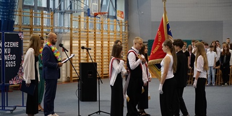 Powiększ grafikę: zakonczenie-roku-szkolnego-2024-2025-sp3-630626.jpg