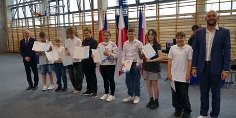 Powiększ grafikę: zakonczenie-roku-szkolnego-2024-2025-sp3-630652.jpg